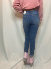KanCan Medium Vertical Line Skinny